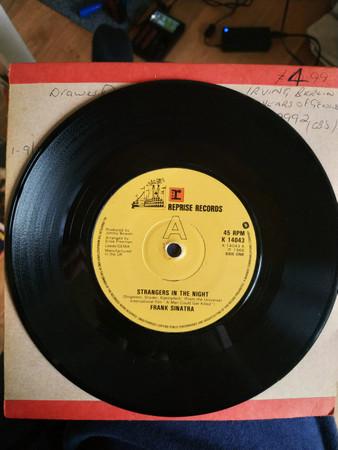 Frank Sinatra - Strangers In The Night