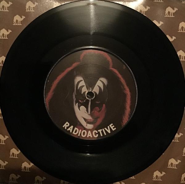 Kiss, Gene Simmons - Radioactive