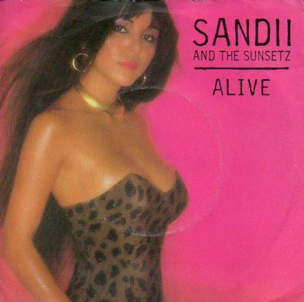 Sandii & The Sunsetz - Alive