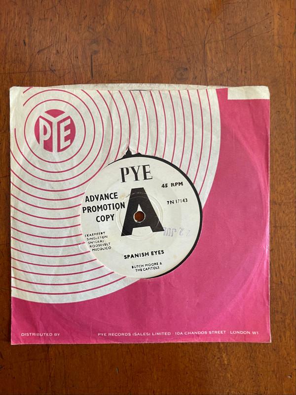 The Capitol Showband, Butch Moore - Spanish Eyes / I Gotta Know